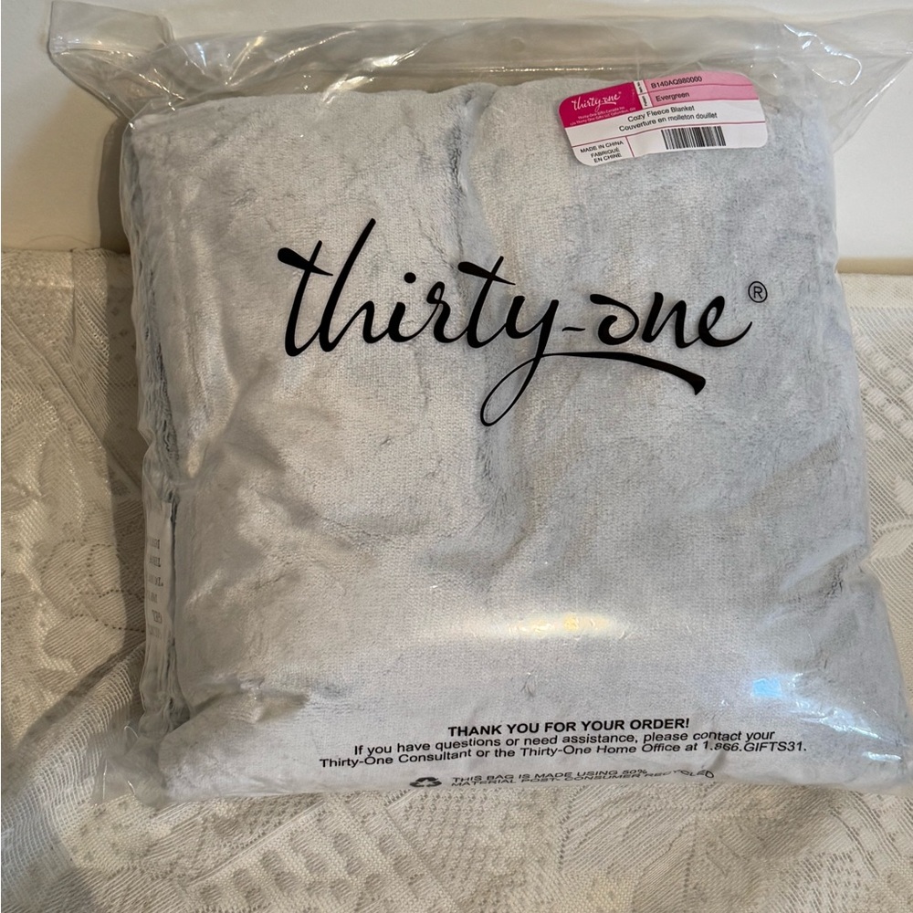 Thirty-One Cozy Gifts Fleece Blanket - EVERGREEN - 50" x 60" - NWT READ